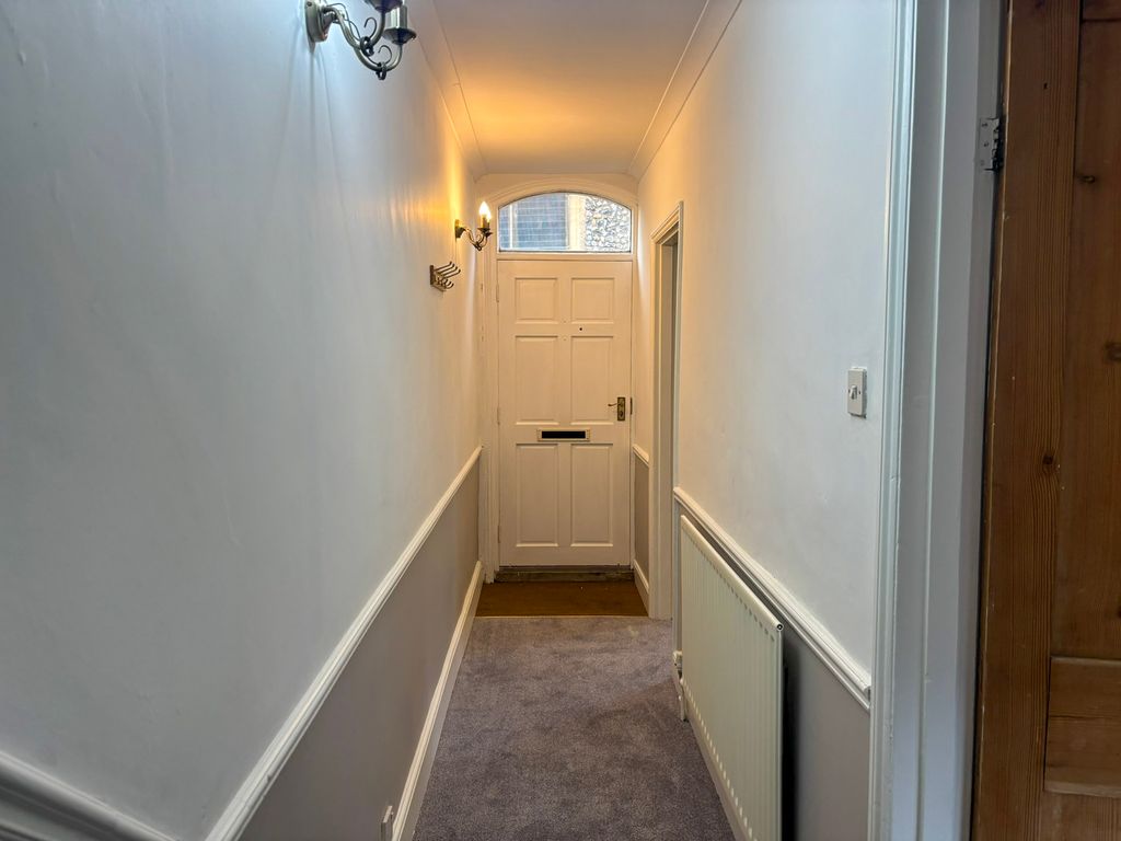 Property photo 2 of 27 Entrance Hallway