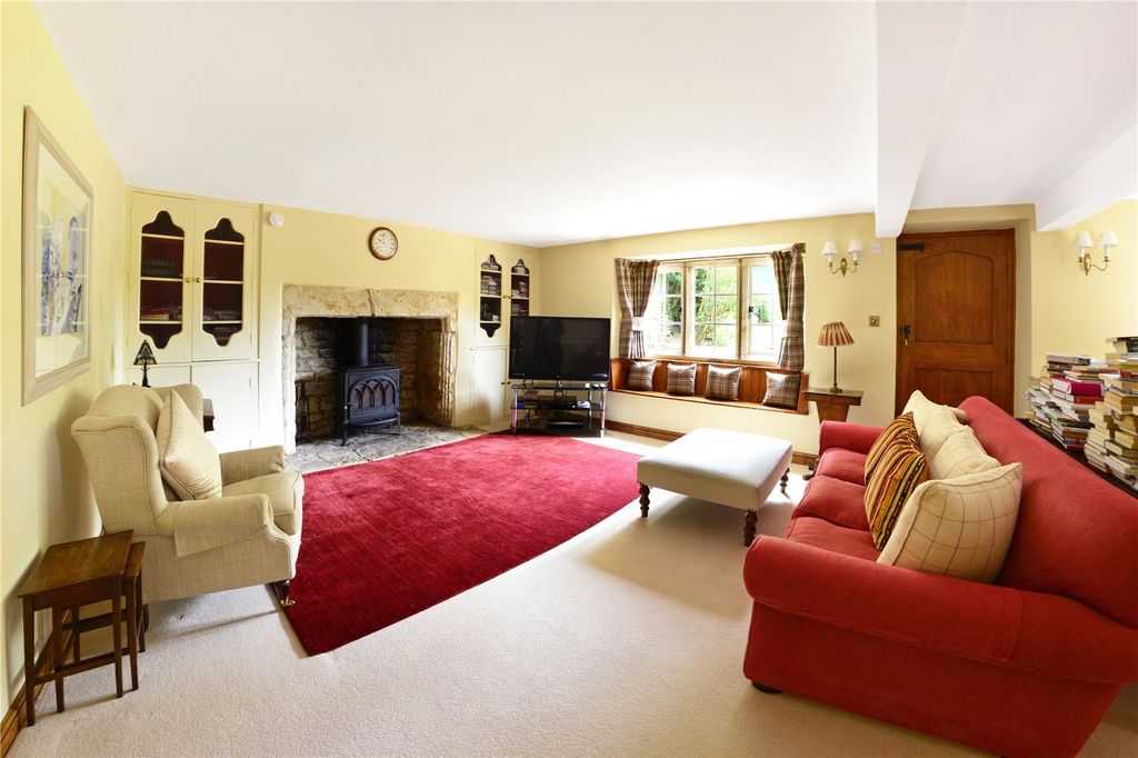 Property photo 3 of 31 Sitting Room
