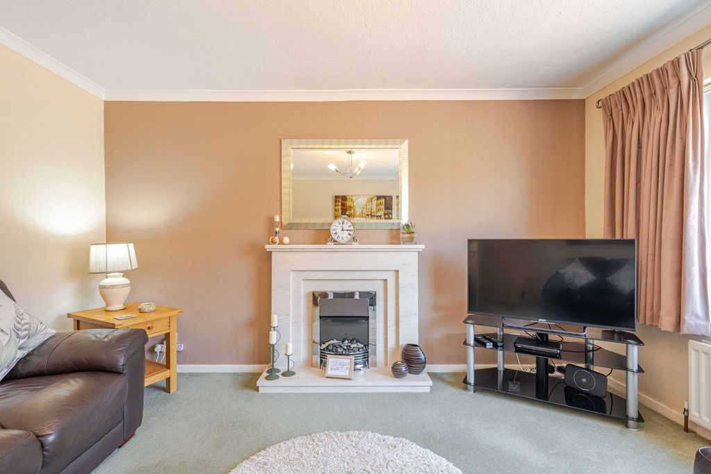 Property photo 3 of 27