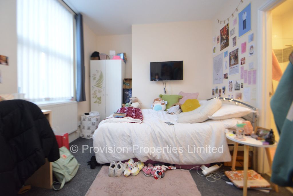 Property photo 3 of 17 Photo