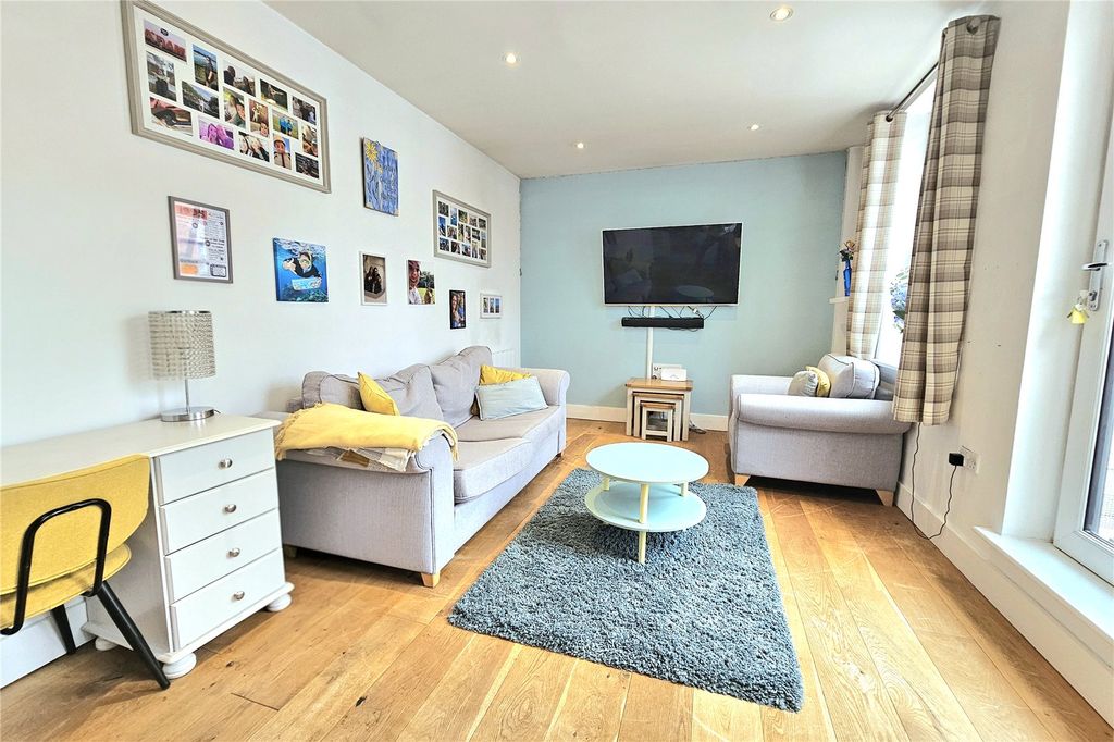 Property photo 2 of 10 Picture No. 04