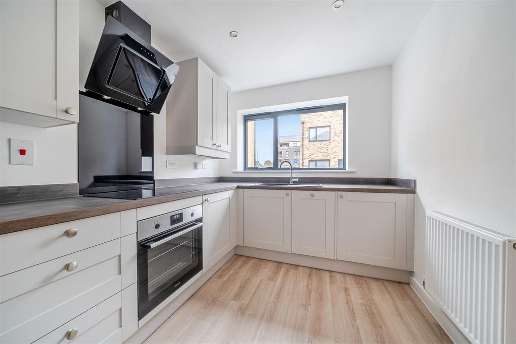 Property photo 3 of 16 1362912-8-68F003B24628A.Jpg