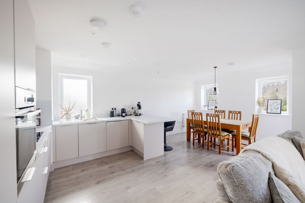 Additional image 4 of 3 bed flat for saleFairdene Road, Coulsdon CR5