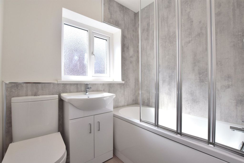 Property photo 3 of 7 Bathroom