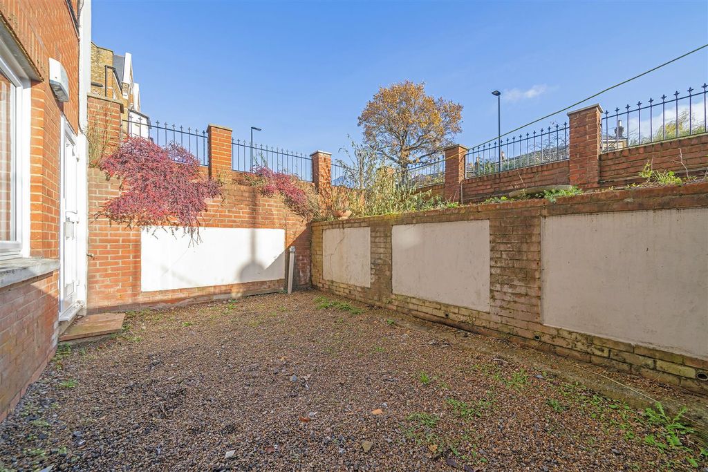 Property photo 2 of 11 7