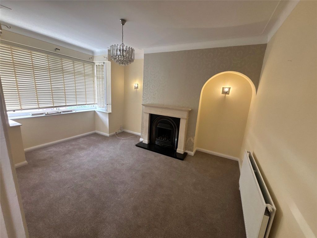 Property photo 2 of 16 Front Room