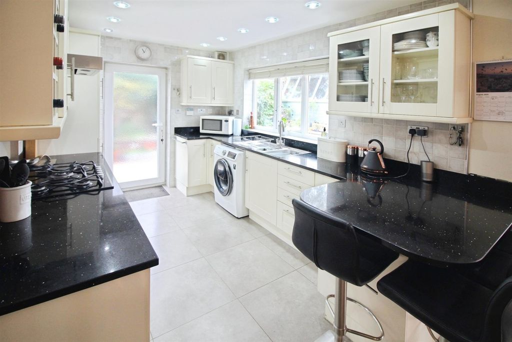 Property photo 3 of 29 Kitchen