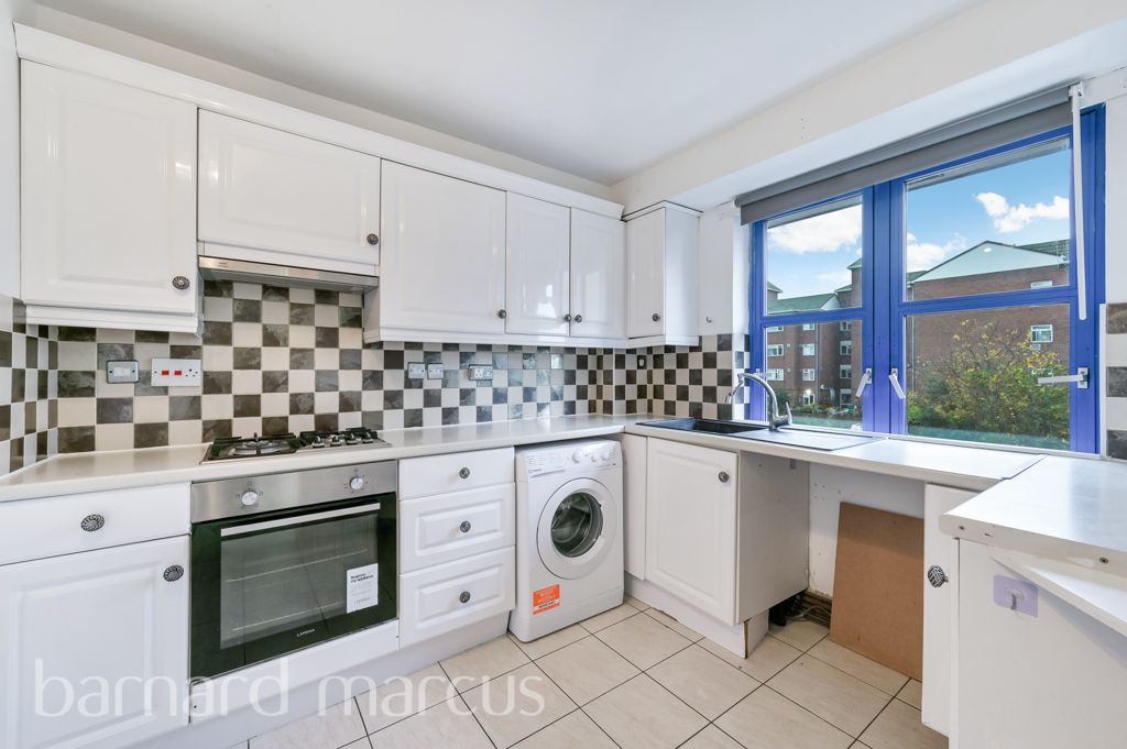 Property photo 2 of 8 Kitchen