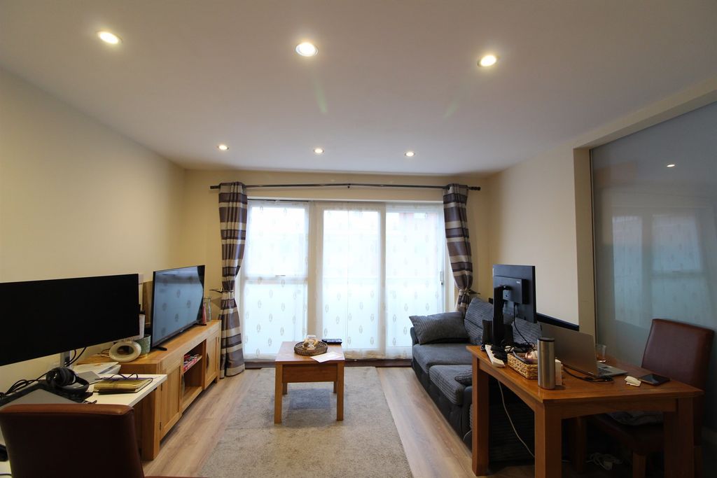 Property photo 3 of 7 Living Area