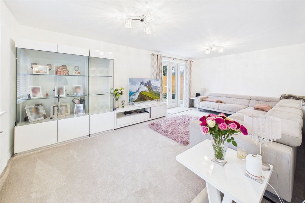 Property photo 2 of 20 Living Room