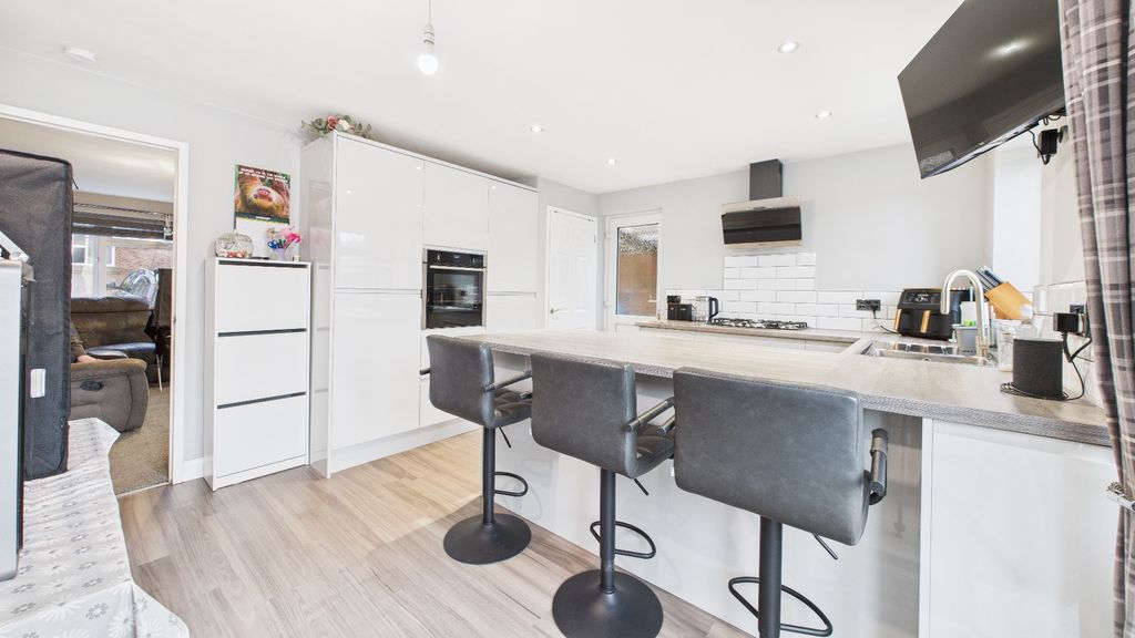 Property photo 3 of 21 4832668