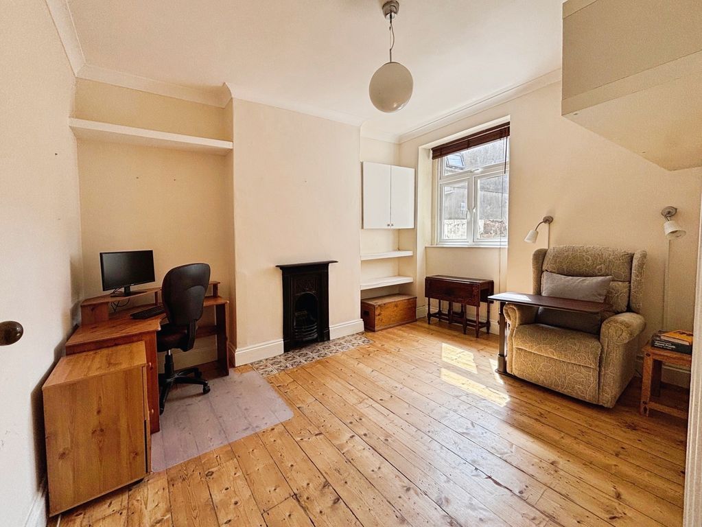 Property photo 3 of 9 Pbox-Img.Jpg