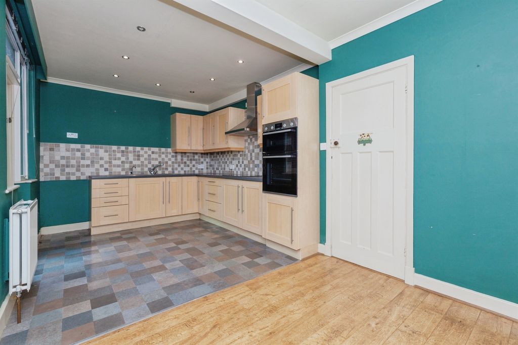 Property photo 2 of 19