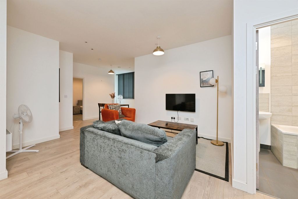 Property photo 3 of 19