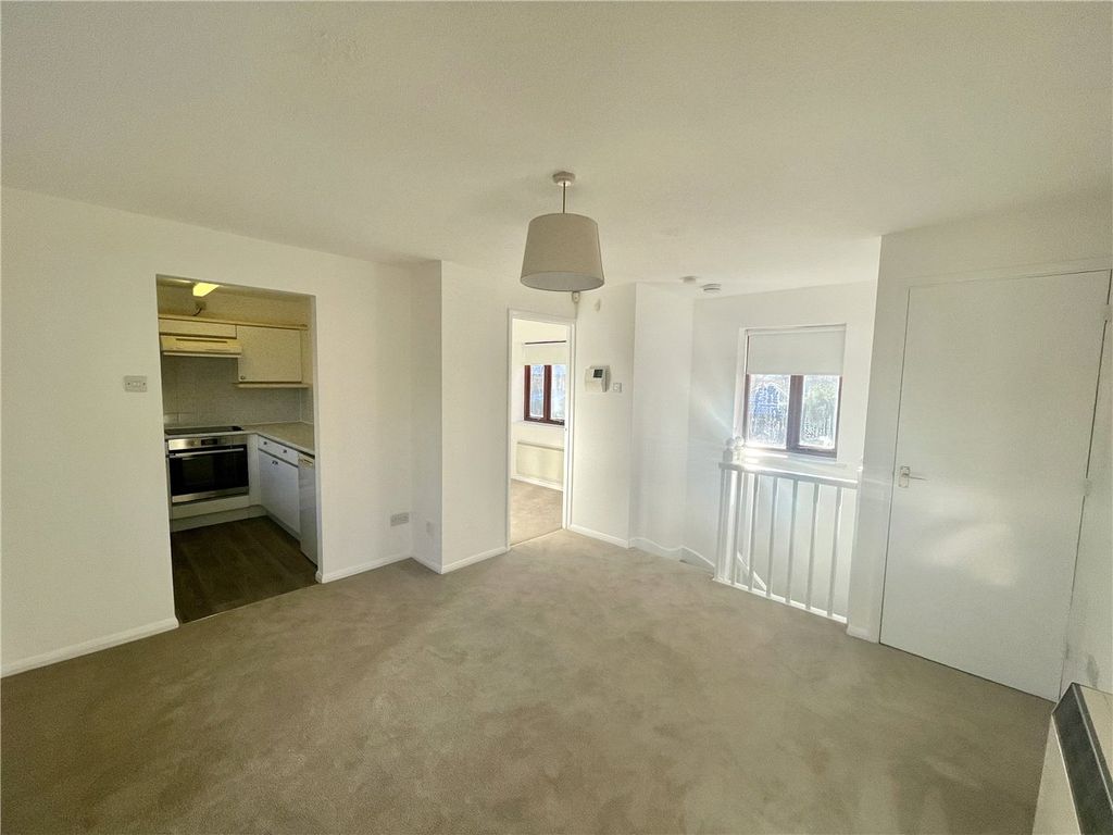 Property photo 2 of 8 Picture No. 12