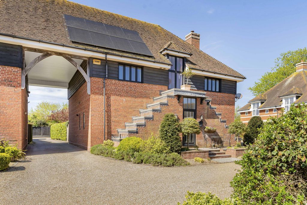 Property photo 1 of 27