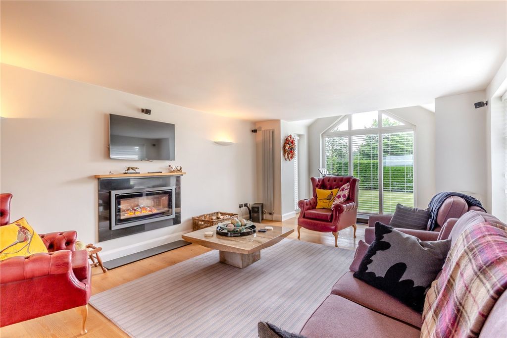 Property photo 2 of 15 Sitting Room