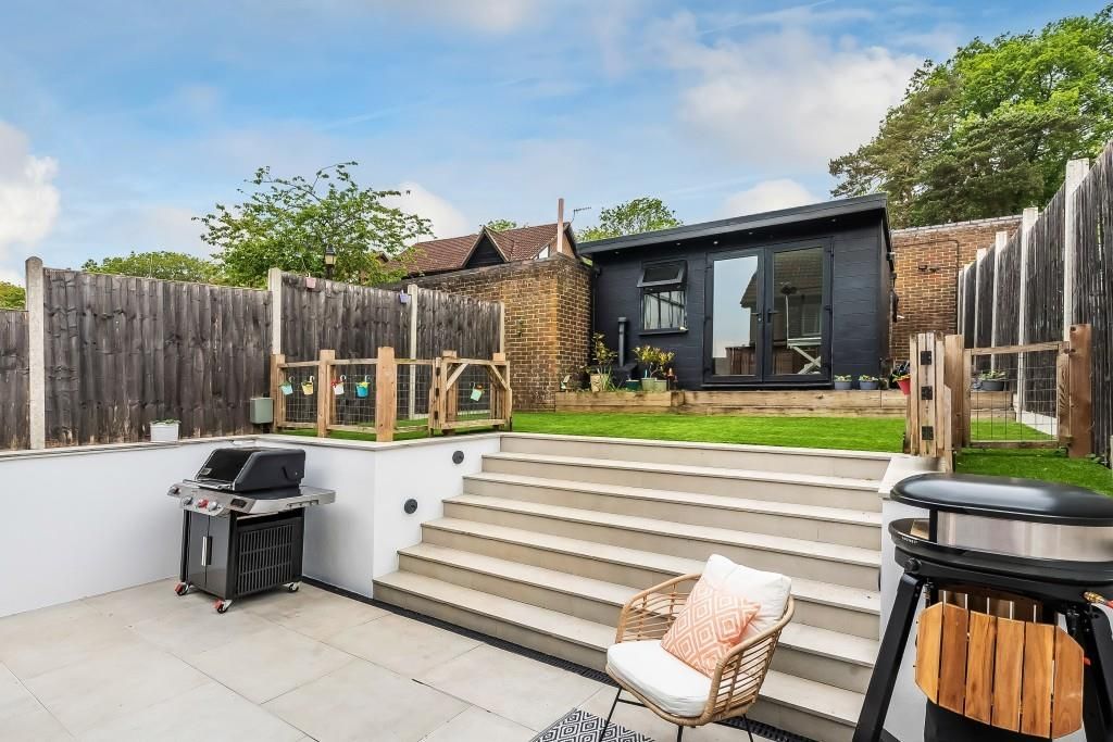 Property photo 3 of 15 22-Oak-End-5.Jpg