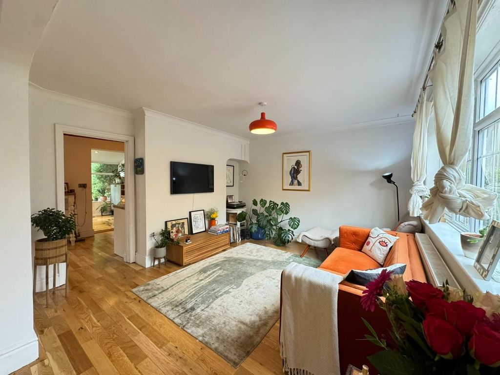 Property photo 2 of 27