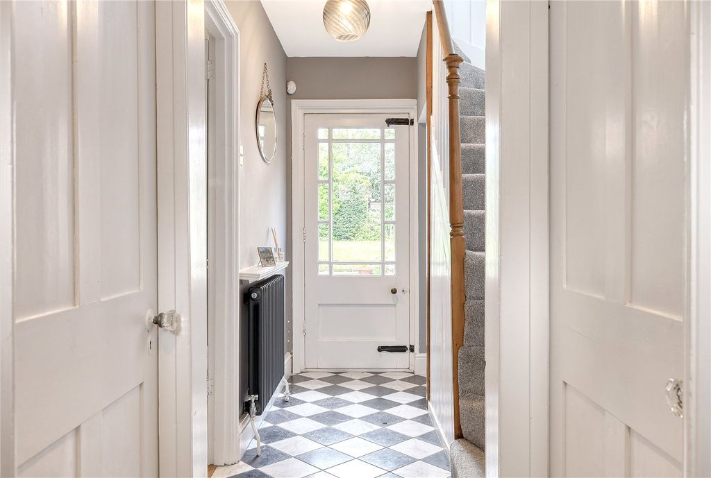 Property photo 3 of 16 Entrance Hall