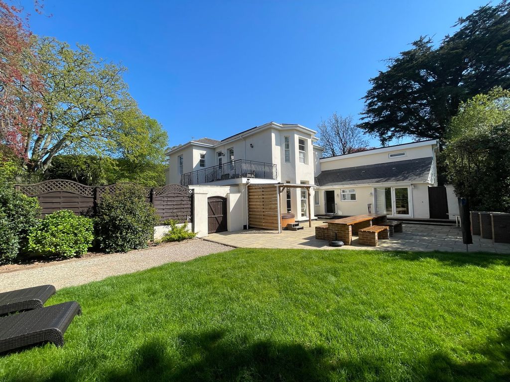 Property photo 2 of 30