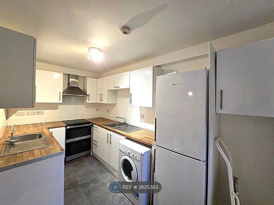 Property photo 3 of 9 Kitchen2