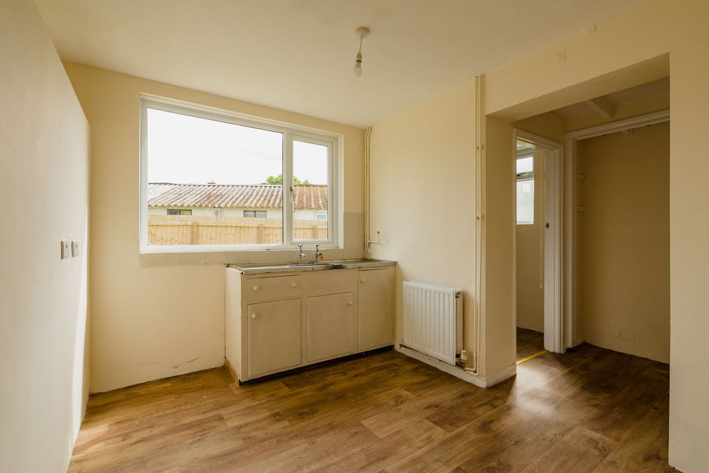 Property photo 3 of 28