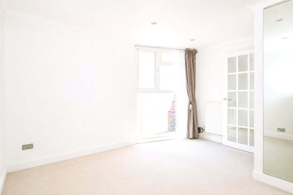 Property photo 3 of 7 Picture No. 13