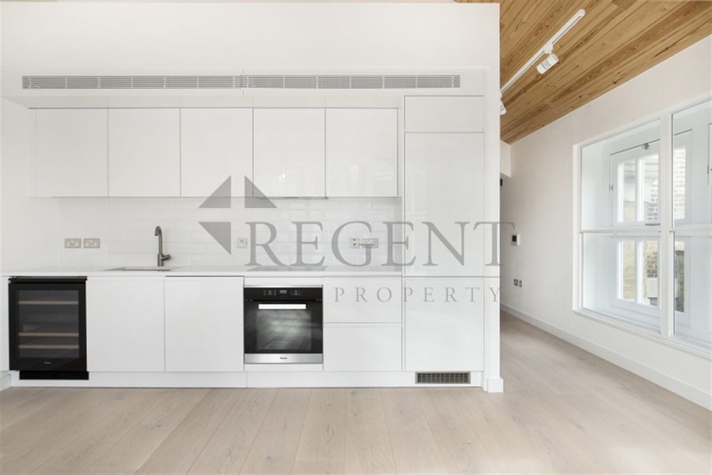 Property photo 3 of 6 Kitchen