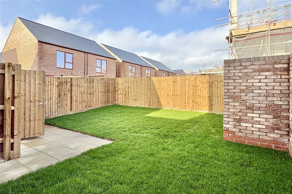 Property photo 2 of 8 Picture No. 14