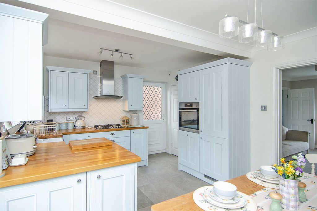 Property photo 3 of 19 Photo 14