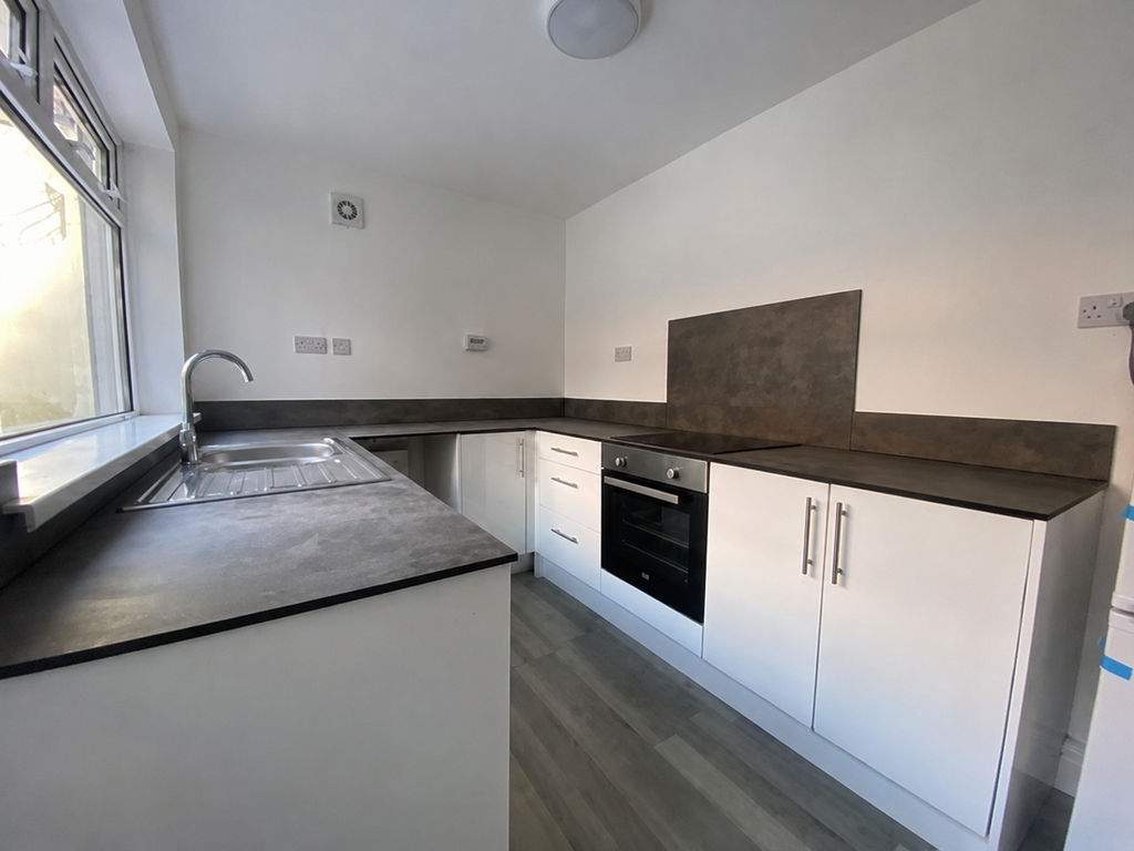 Property photo 1 of 9 Kitchen