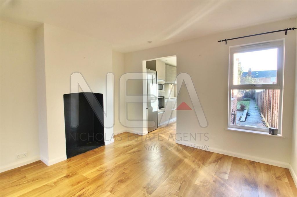 Property photo 3 of 10 Dining Room