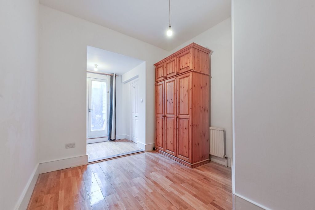 Property photo 3 of 11