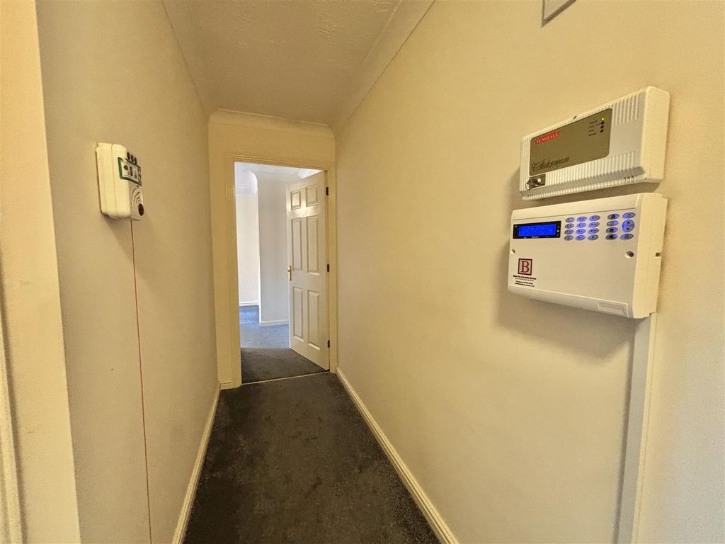 Property photo 3 of 13 Entrance Hallway