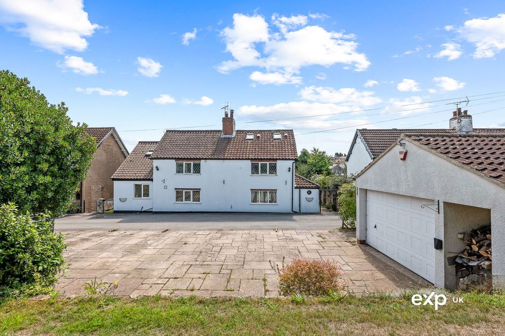 Property photo 2 of 40