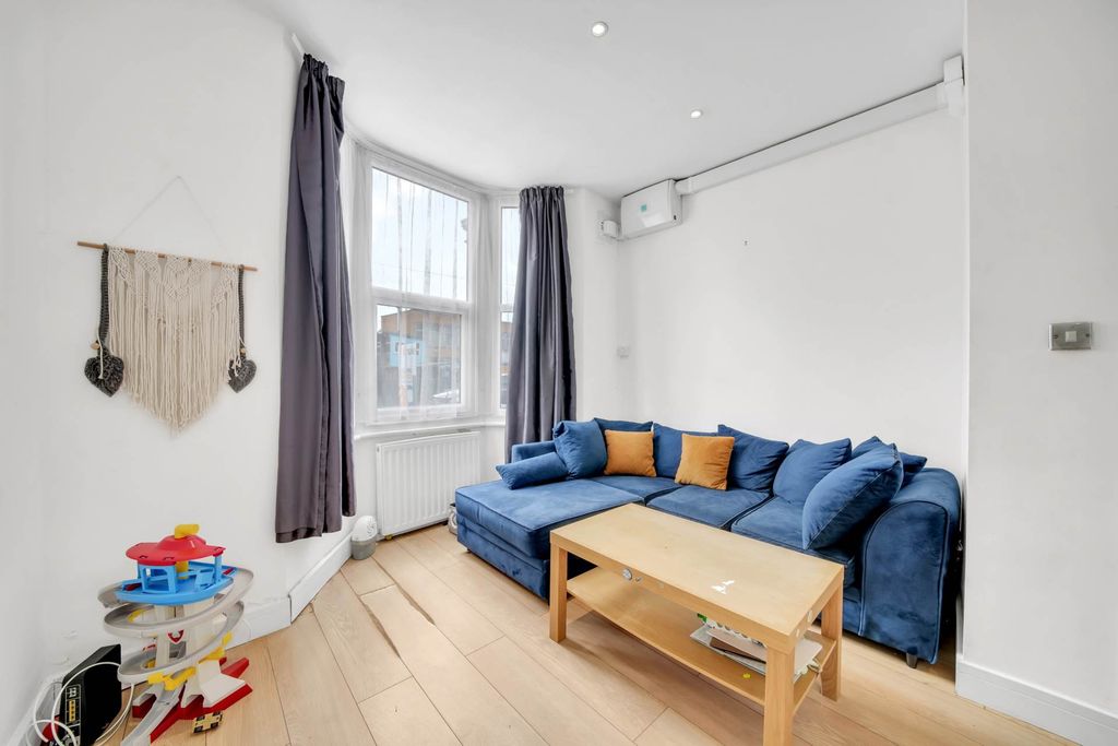 Property photo 3 of 12