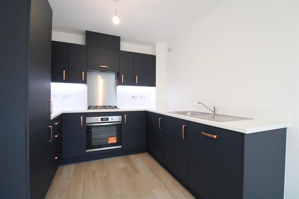 Property photo 2 of 10 Kitchen
