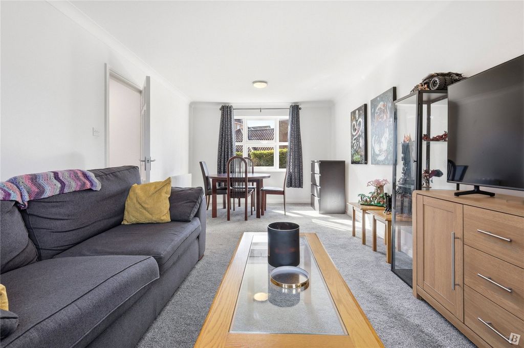 Property photo 2 of 10 Lounge