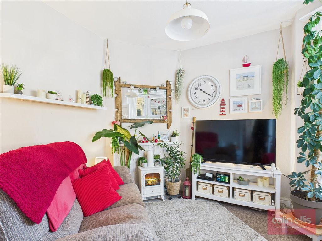 Property photo 3 of 14 Cam05075G0-Pr0266-Still010.Jpg