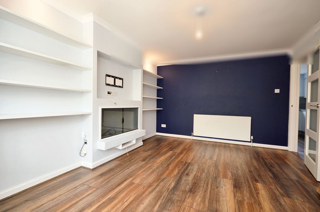 Property photo 3 of 19 Living Room