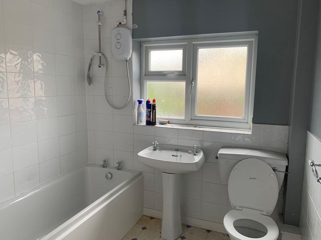 Property photo 2 of 8 Bathroom