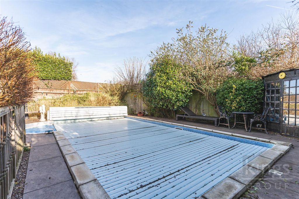 Property photo 3 of 27