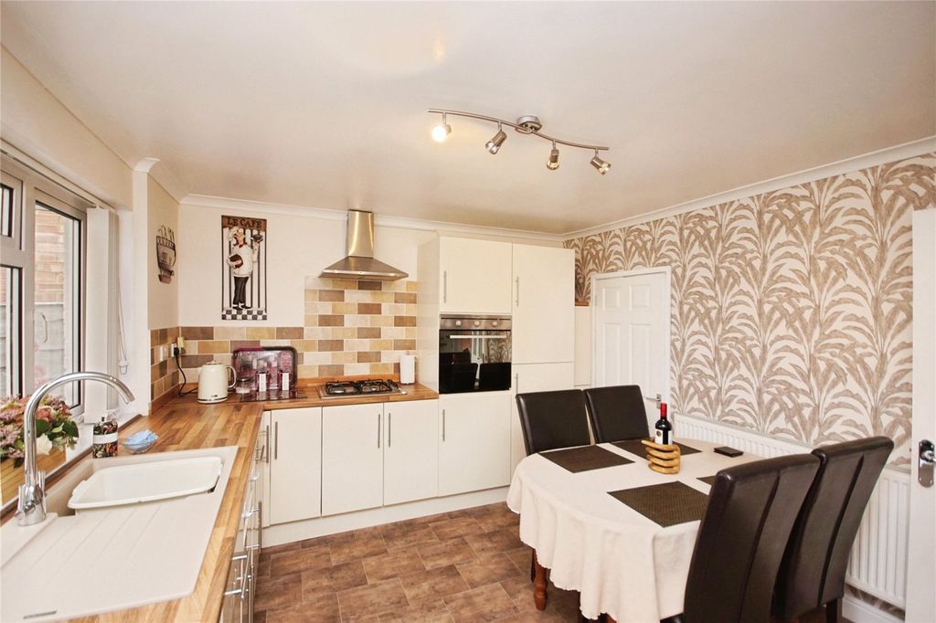 Property photo 3 of 17 Picture No. 30