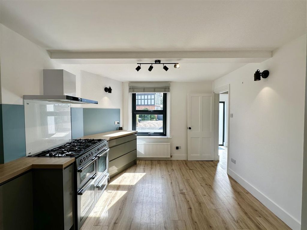 Property photo 3 of 33