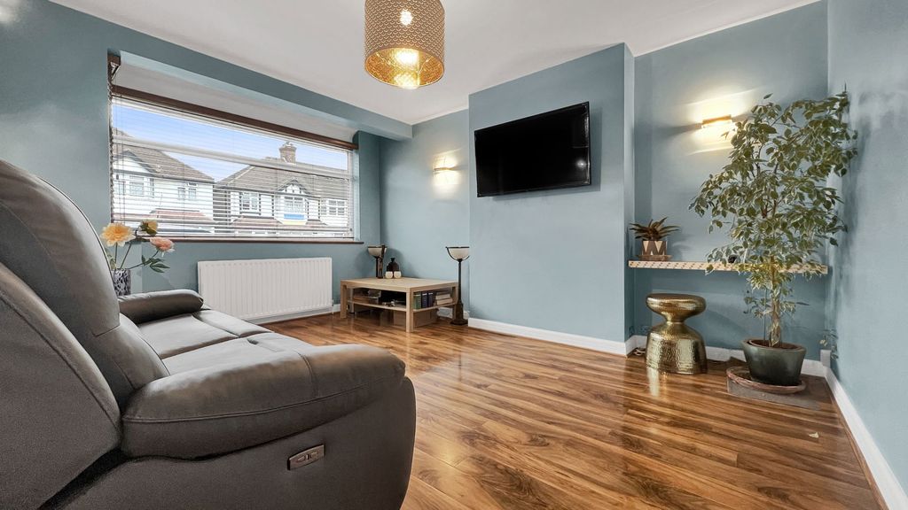 Property photo 3 of 18