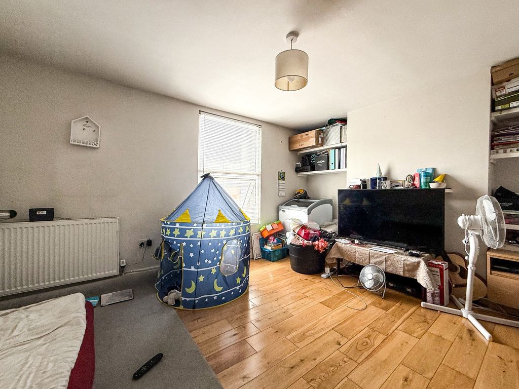 Property photo 3 of 7 4295077