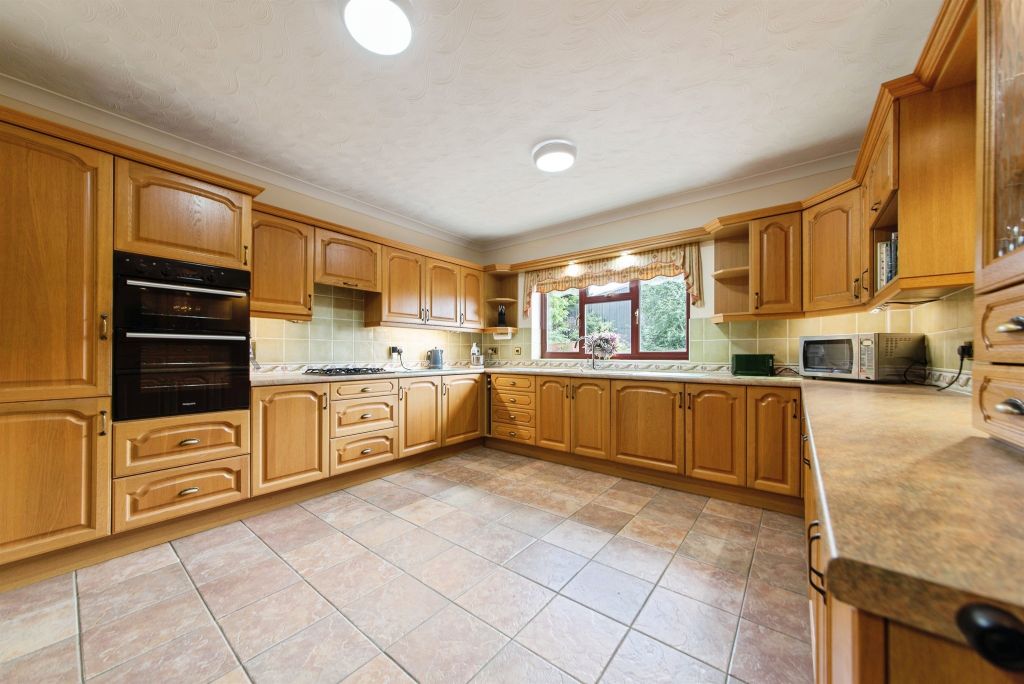 Property photo 3 of 28