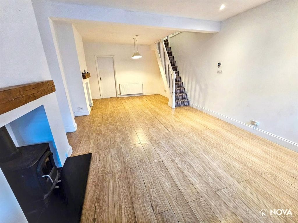 Property photo 2 of 15 81Ae2722-41Ef-480A-A971-7c9c9Dd261Bd.Jpg