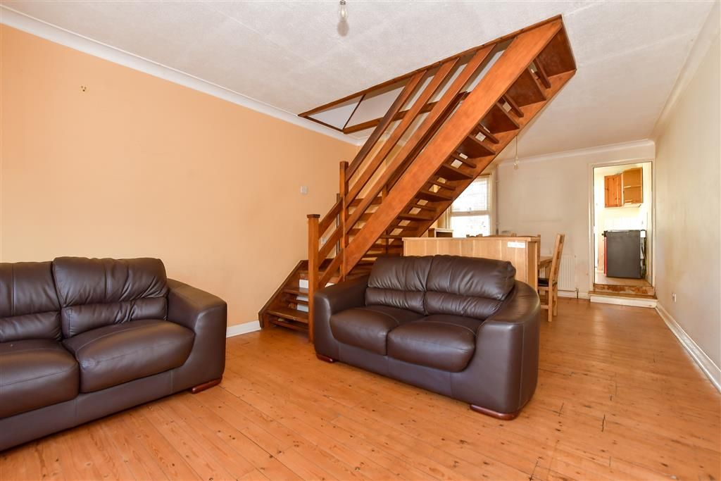 Property photo 2 of 11 Lounge